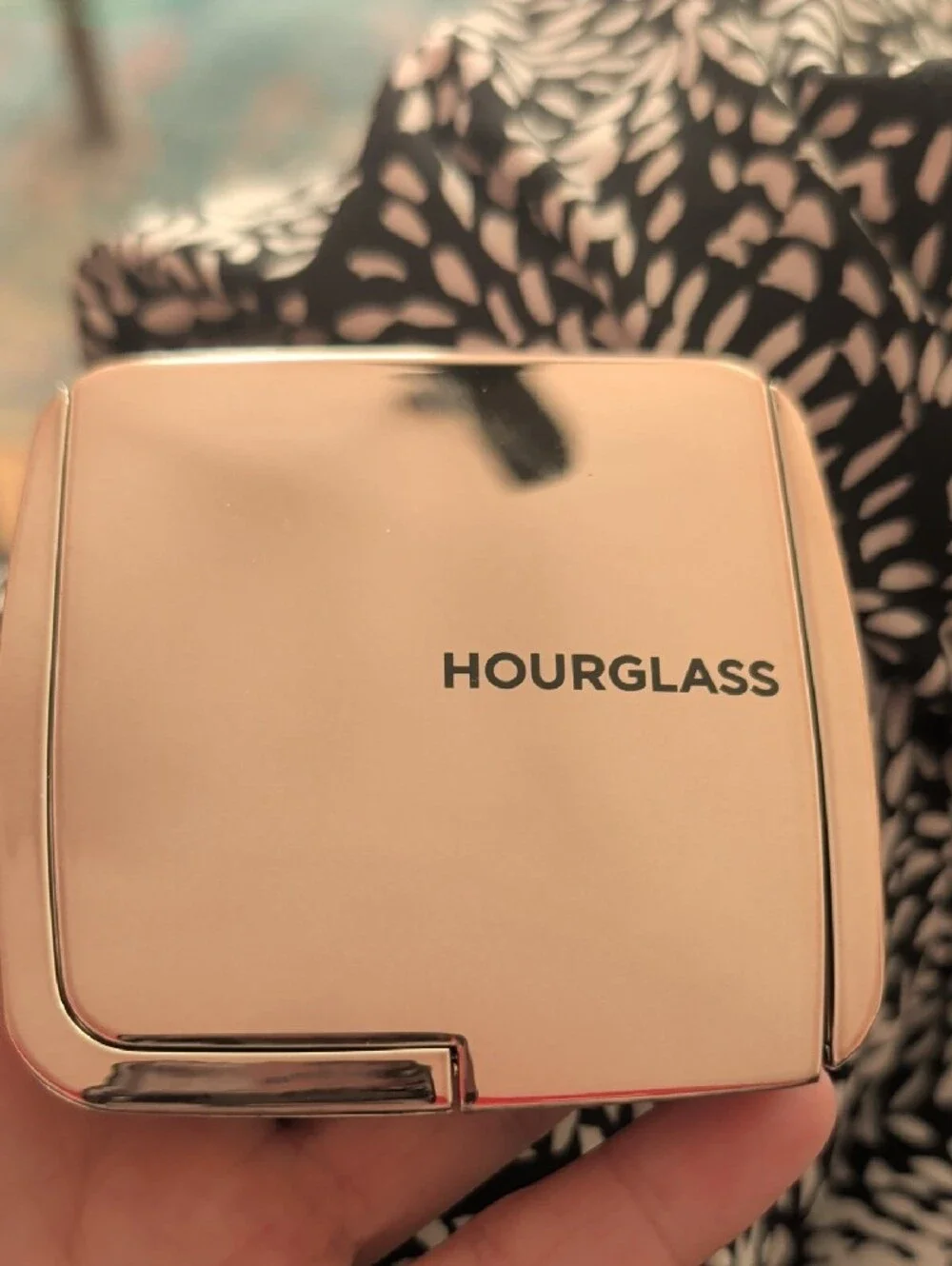 Hourglass Ambient Lighting Bronzer - Rose Gold Case